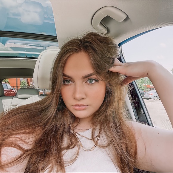 Profile Picture of Cassie Sampley (@cassie_sampley) on Poshmark