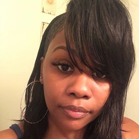 Profile Picture of Shannell Thomas (@shannt8) on Poshmark