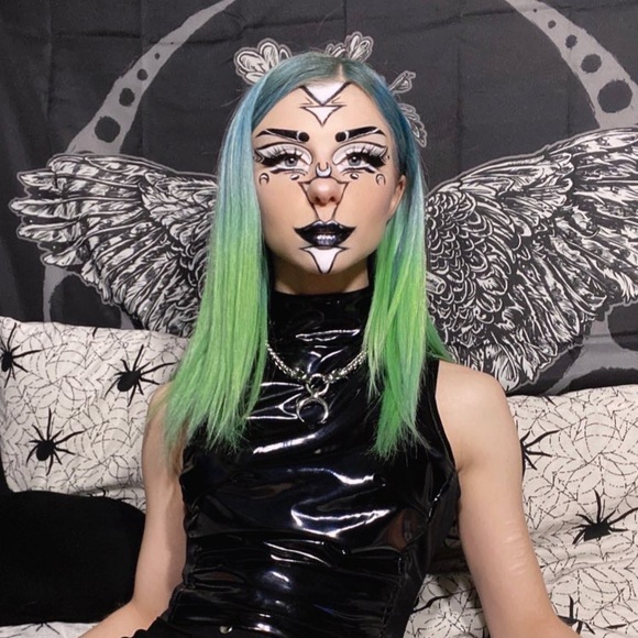 Profile Picture of Sierra Kaylor (@ghoulsglow) on Poshmark