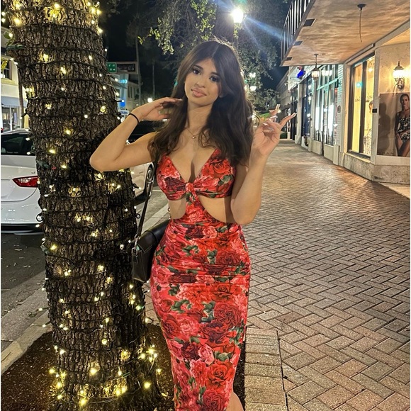 Profile Picture of Gisela (@giselaloll) on Poshmark