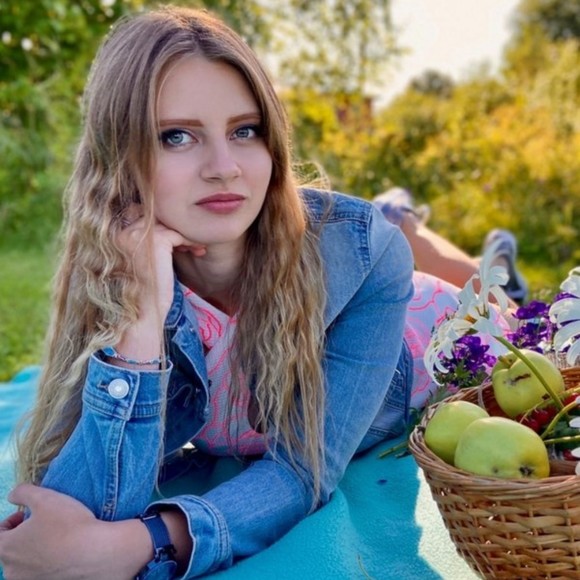 Profile Picture of Ivy ross Ivy ross (@ma563ddoxe) on Poshmark