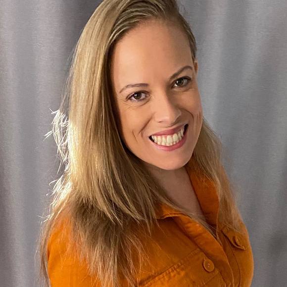 Profile Picture of Aline Da rocha pereira (@alinepereira) on Poshmark