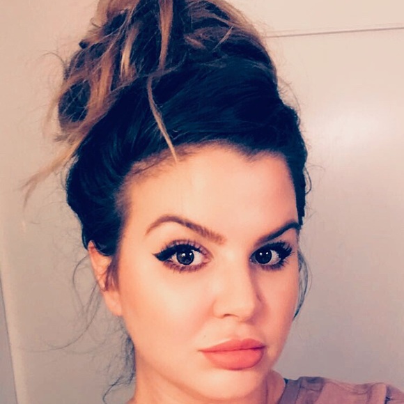 Profile Picture of Cara Crawford (@chap4908) on Poshmark