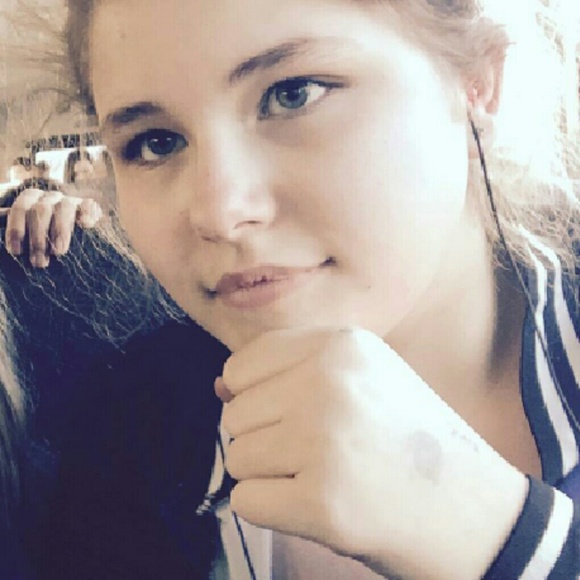 Gracie Jenness - Poshmark Profile Picture of Gracie Jenness (@graciejenness) on Poshmark