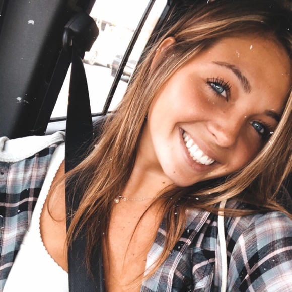 Profile Picture of Caitlyn Curcurito (@caitycurc) on Poshmark