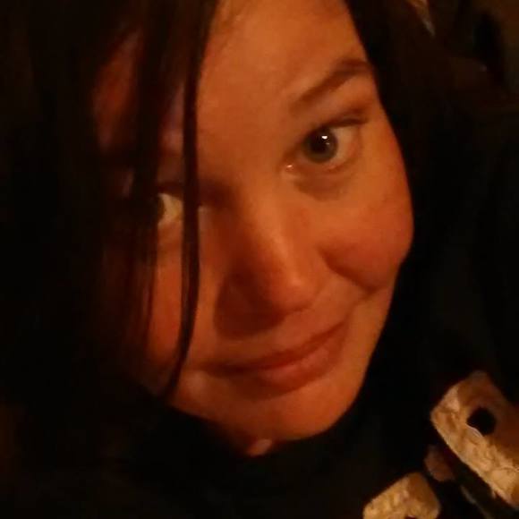 Profile Picture of April Thompson (@aprilthom) on Poshmark