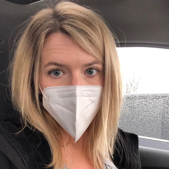 Profile Picture of Stefanie Deneweth (@stefdeneweth) on Poshmark