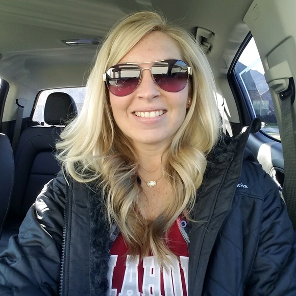 Profile Picture of Vanessa Moeller (@nurse4kids07) on Poshmark