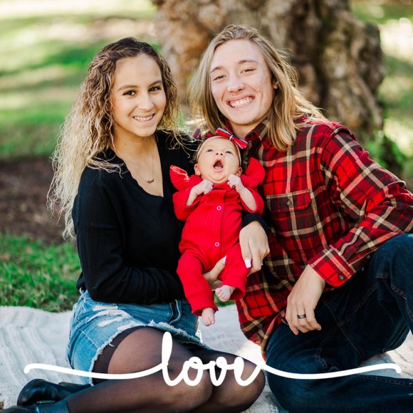 Profile Picture of Vania Alvarez (@vaniaalvarez123) on Poshmark