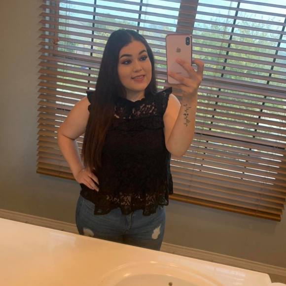 Profile Picture of Alexa Guerra (@alexaguerra97) on Poshmark