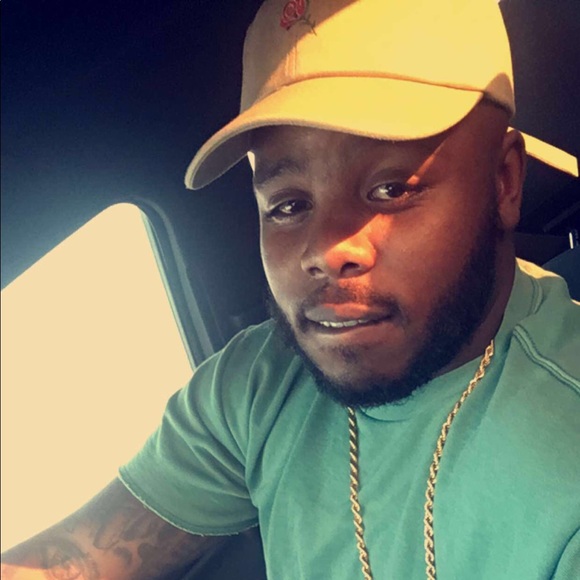 Aaaaron Dangerfield - Poshmark Profile Picture of Aaaaron Dangerfield (@aaron337148) on Poshmark