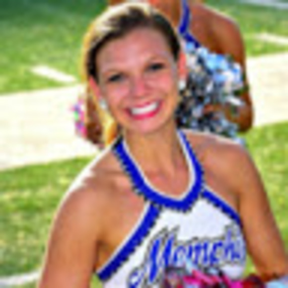 Profile Picture of Leanna Sides (@leannasides97) on Poshmark