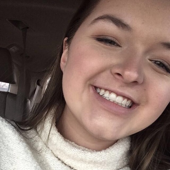 Krislyn Sherer - Poshmark Profile Picture of Krislyn Sherer (@krislynsherer) on Poshmark