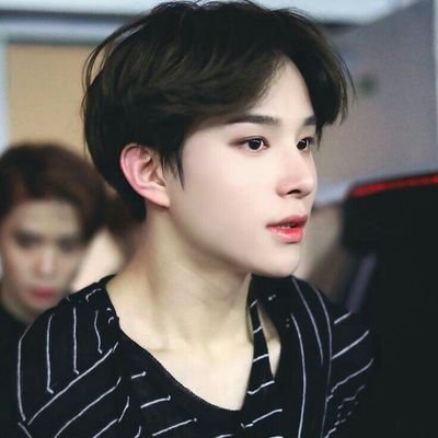 Profile Picture of Woo Loves Yuk 💘💜💛💖💕 (@LittleS16086813) on Twitter