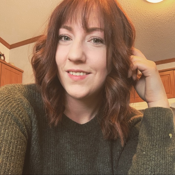 Profile Picture of Shelby Reid (@shelbyraee77) on Poshmark