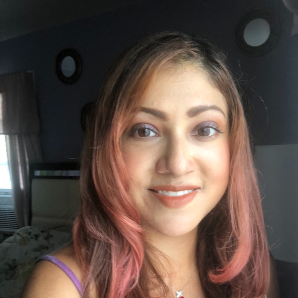 Profile Picture of Ada Andino (@aandino84) on Poshmark