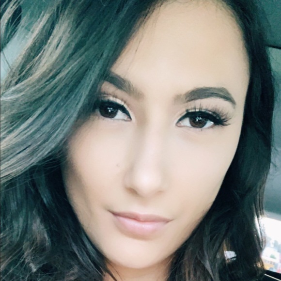 Profile Picture of Lauren Clasing (@lclasing) on Poshmark