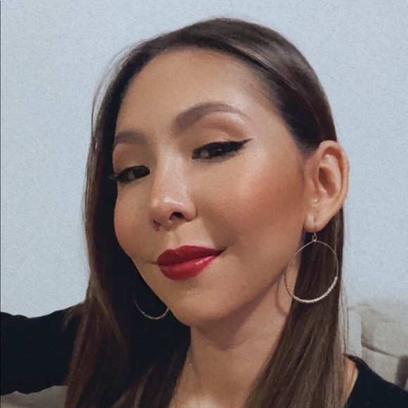 Profile Picture of Paula Parra (@paulavale0803) on Poshmark