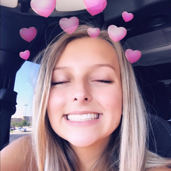 Profile Picture of Addison Johnson (@addiejoxo) on Poshmark