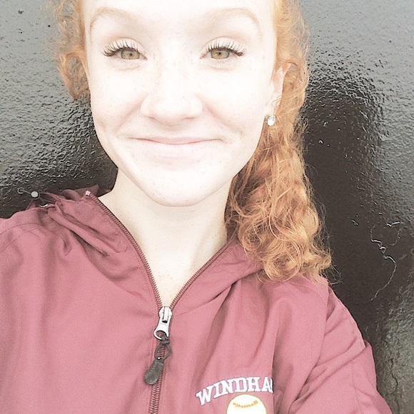 Profile Picture of Julia Libby (@jmlibby) on Poshmark