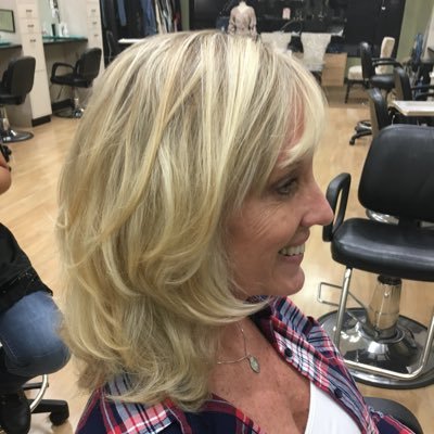 Profile Picture of Debbie Halverson (@hslverson) on Twitter