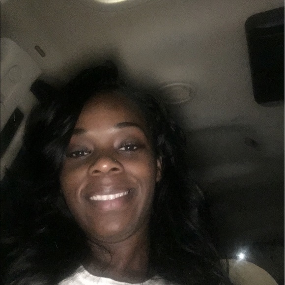 Profile Picture of Demetria Carreathers (@dcarreathers) on Poshmark