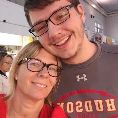 Profile Picture of Shelly Clay Mundy (@ClayHollow) on Twitter