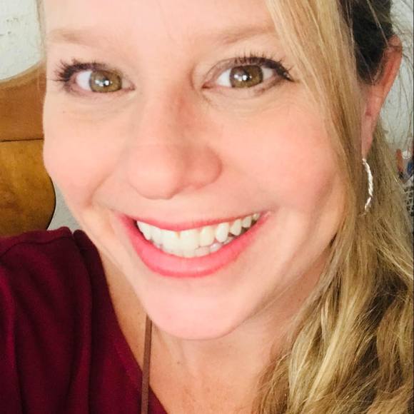 Profile Picture of Ali Brown (@alibee73) on Poshmark