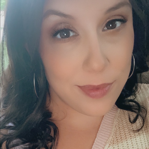 Profile Picture of Kimberly Collelo (@kcollelo101885) on Poshmark