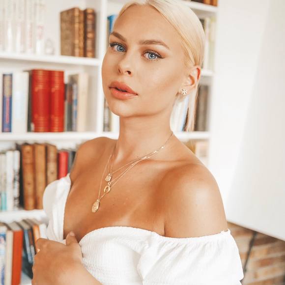 Profile Picture of Natalie Hellsten (@nataliehellsten) on Poshmark