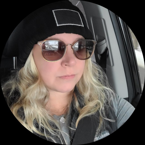 Profile Picture of Tiffany Lavely (@tiffanylavely) on Poshmark