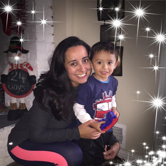 Profile Picture of Danielle Murguia (@daniellemurguia) on Poshmark