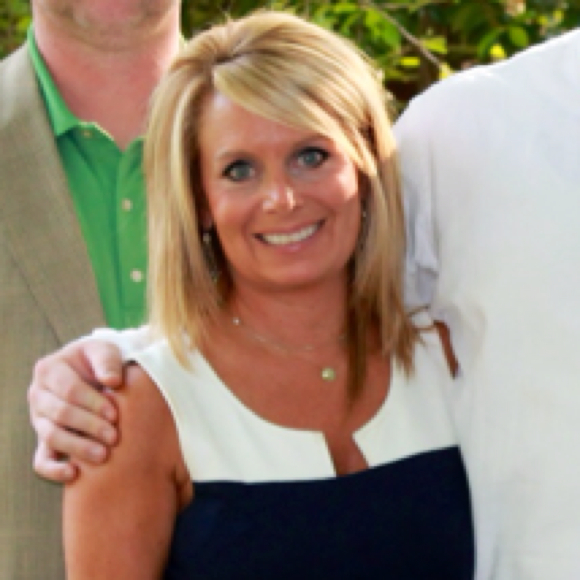 Profile Picture of Leslie Pettey (@lpettey) on Poshmark