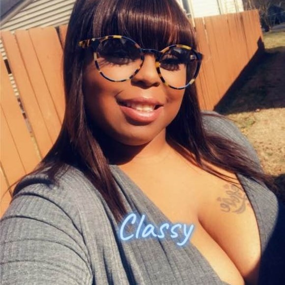 Profile Picture of Bianca Phillips (@bvaneese123) on Poshmark