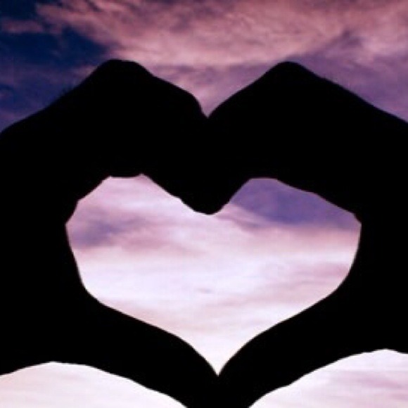 Profile Picture of Sophie Airhart (@sophie586) on Poshmark