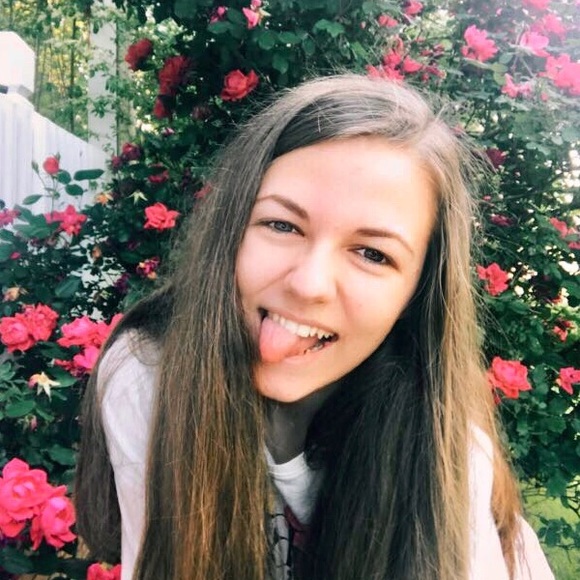 Isabel Manstream - Poshmark Profile Picture of Isabel Manstream (@isabelm1231) on Poshmark