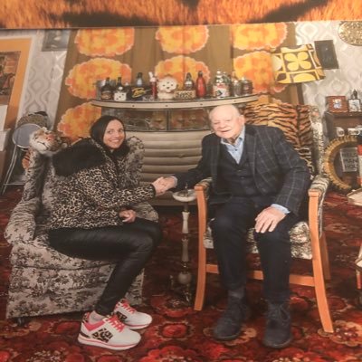 Profile Picture of Caroline Denham  🦩 (@Covergirl79) on Twitter