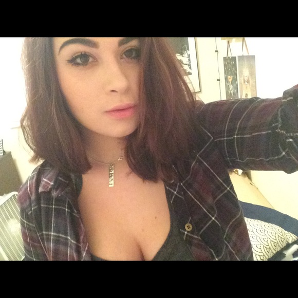 Alyssa Ruffalo - Poshmark Profile Picture of Alyssa Ruffalo (@alyssar105) on Poshmark