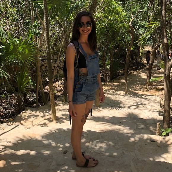Profile Picture of Jessica Crigger (@criggaplease) on Poshmark