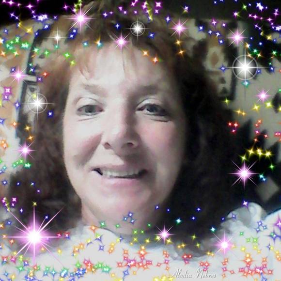 Profile Picture of Kari Vanderwegen (@karivanderwegen) on Poshmark