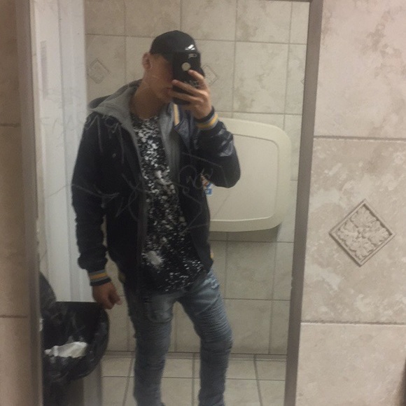 Profile Picture of Andrew Campos (@andrew561) on Poshmark