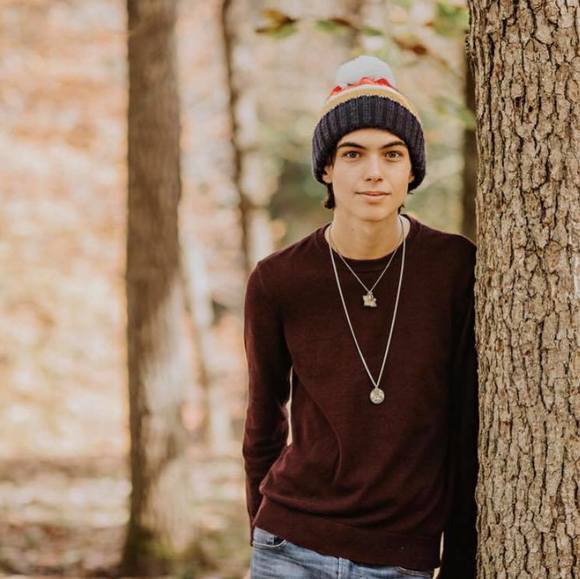 Profile Picture of Harrison Meyers (@haroldkinz) on Poshmark