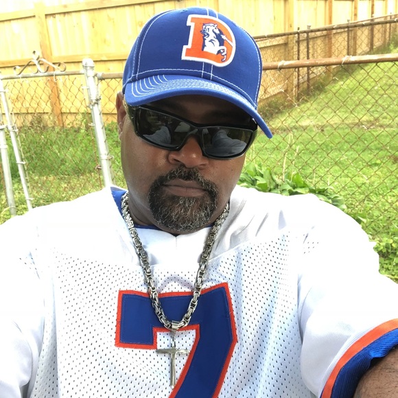 Profile Picture of Eric Lavallais (@weegee73) on Poshmark