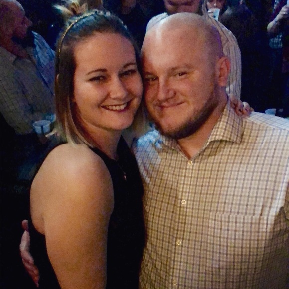 Profile Picture of Amanda Iborg (@manders376) on Poshmark