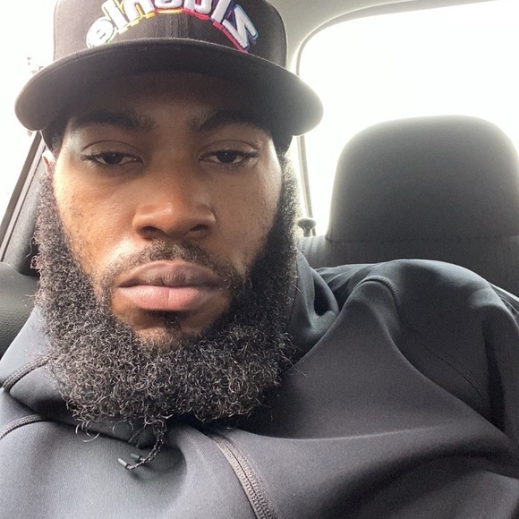 Profile Picture of Fernando Pile (@fernandopile) on Poshmark