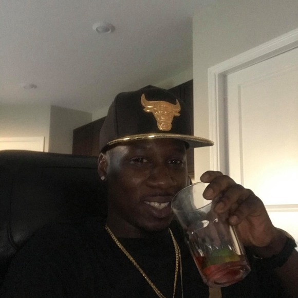 Profile Picture of Robert Murray (@hiest89) on Poshmark