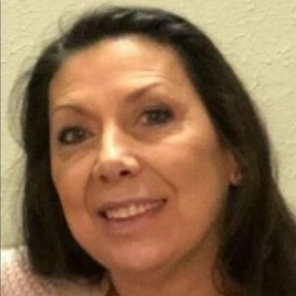 Profile Picture of Linda Divelbiss (@lindadeedee) on Poshmark