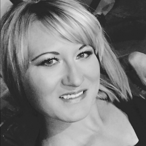 Profile Picture of Lisa Wirth (@malikmya) on Poshmark