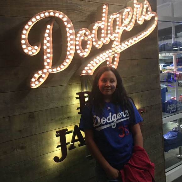 Profile Picture of Jamie Tizoc (@jaamiie) on Poshmark