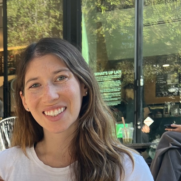 Profile Picture of Elyssa Seidman (@elyssanaomito) on Poshmark